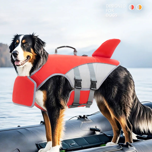 Schwimmweste für Hunde im Haifisch-Look